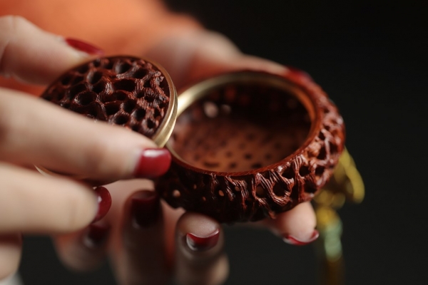 紫檀木腾格镂空香炉