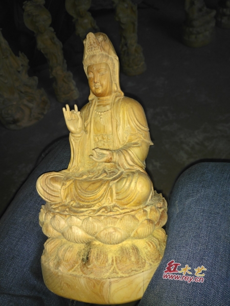 坐莲观音香柏木雕刻加工