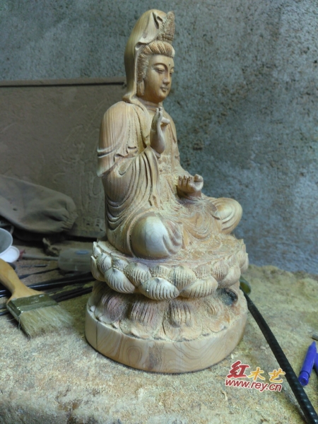 坐莲观音香柏木雕刻加工