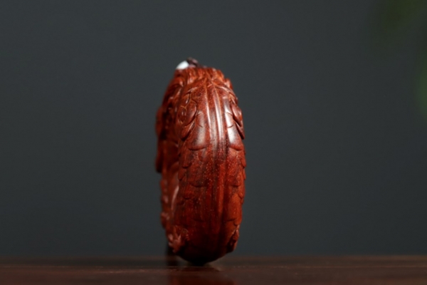 圆龙紫檀手把件