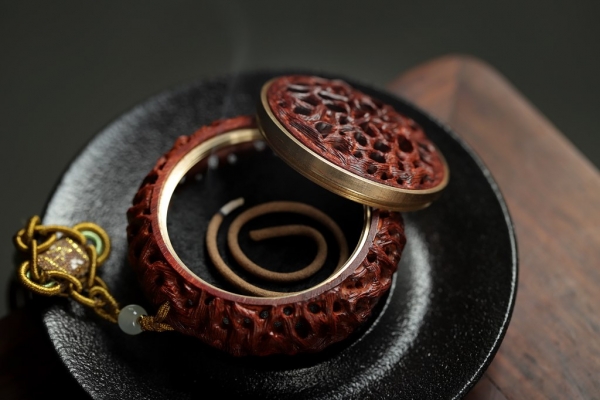 紫檀木腾格镂空香炉