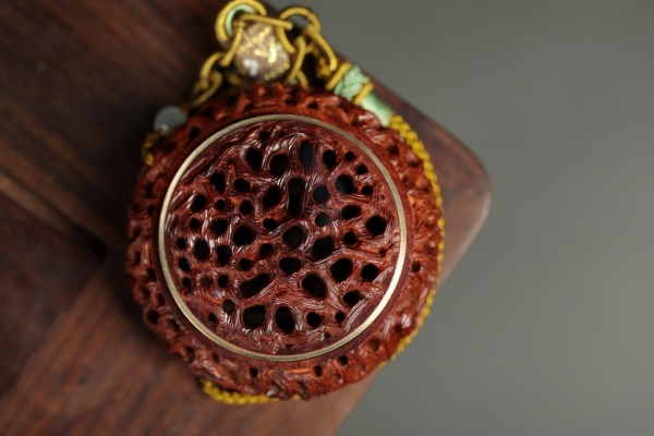 紫檀木腾格镂空香炉