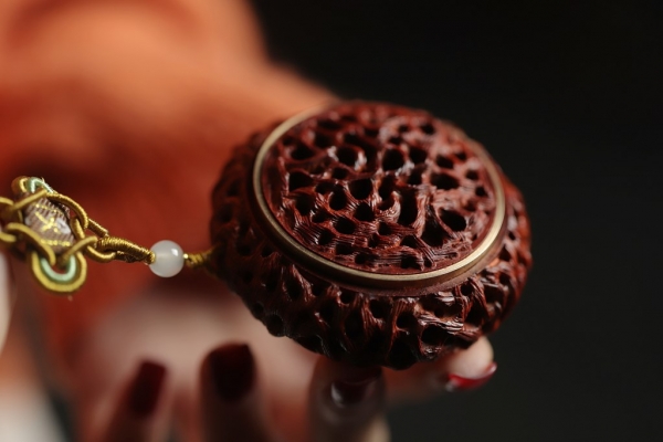 紫檀木腾格镂空香炉