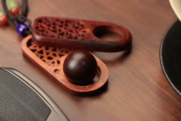 装饰挂件小叶紫檀木雕刻