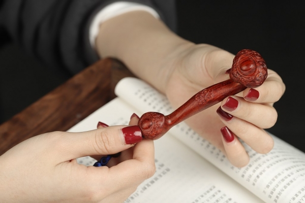 如意紫檀小号手把件